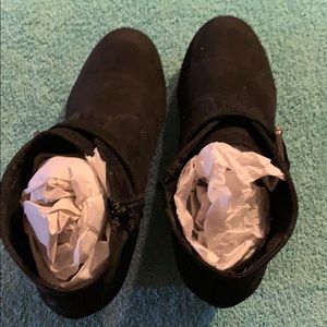 Maurice’s women’s black booties size 9